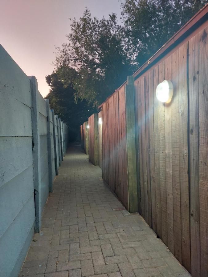 The Spare Room Cottage - Cosy And Private Bloemfontein Exterior photo