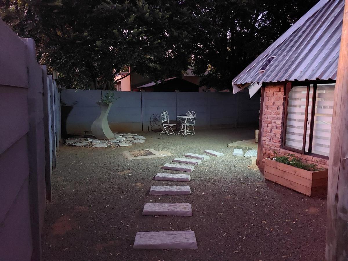The Spare Room Cottage - Cosy And Private Bloemfontein Exterior photo